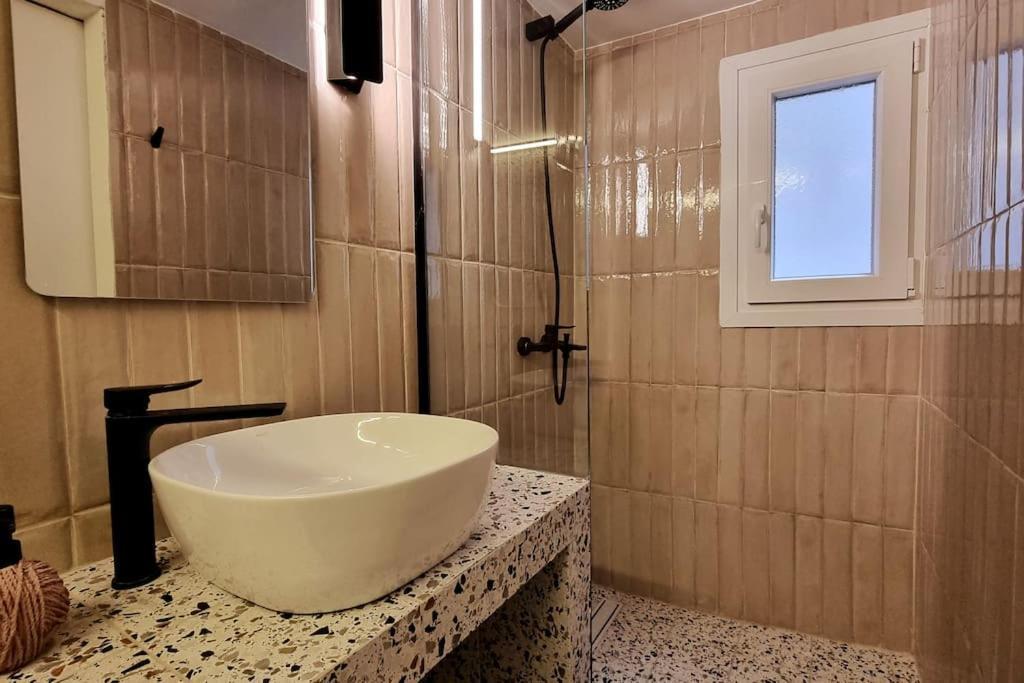 Μπροστά Στη Πλατεία Ναυαρίνου/Τσιμισκη Διαμέρισμα Salonicco Esterno foto